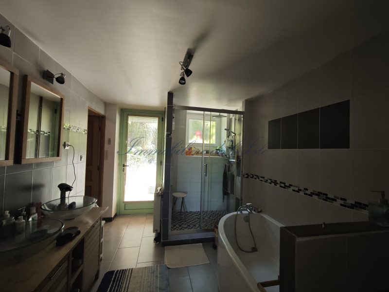 2459570457c7baa2df80aa197a071051