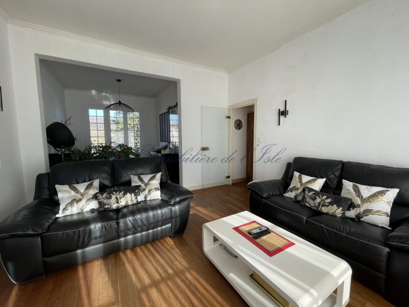 4d024fa644effc16a9a27c1e9e04b237