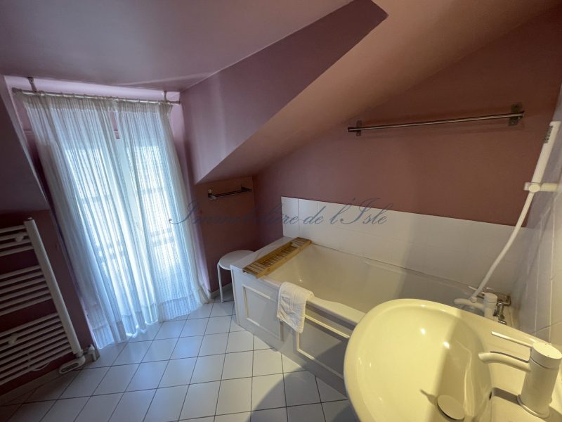 dfe8a9cfb8028595a3d1d704c38a0162