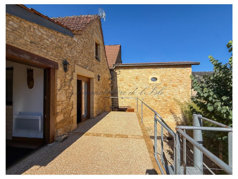 f5a761ff3e058118bacc2bee00bdbef9